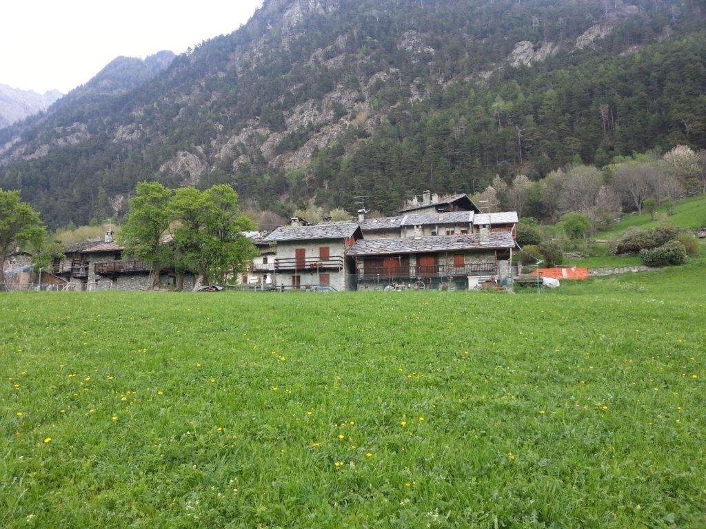 Casa Indipendente Val D'Ayas - Challand Saint Anselme Exterior photo